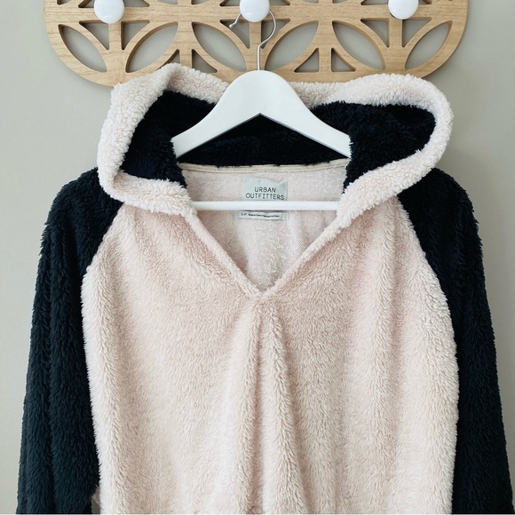 Urban Outfitters Fuzzy Crop Hoodie Black/Cream Sz Small - Picture 2 of 8